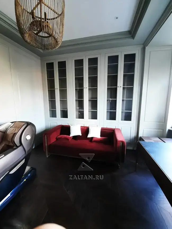 Встроенный книжный шкаф