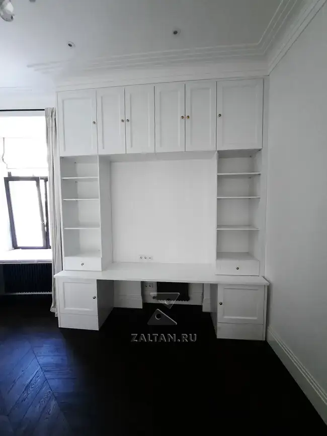 Рабочая зона в спальне