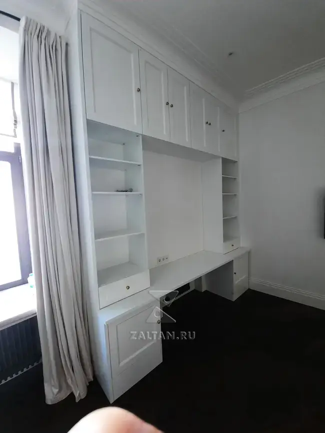 Рабочее место в спальне