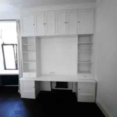 Рабочая зона в спальне