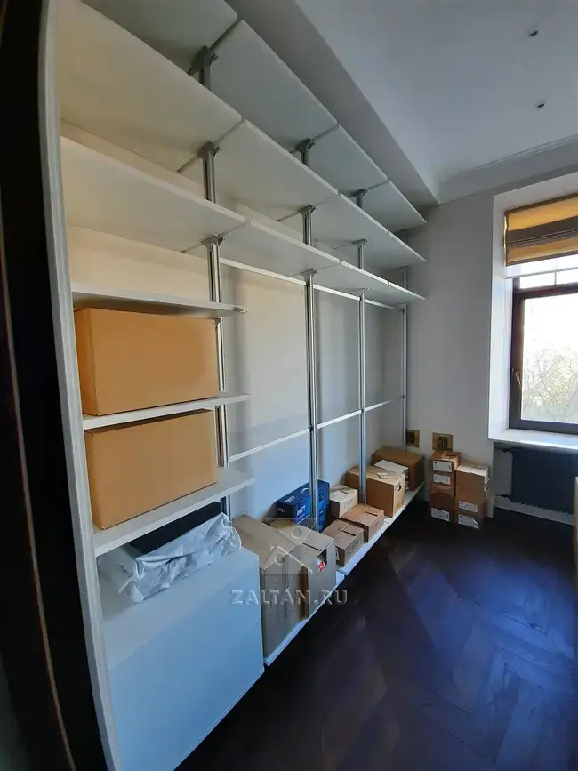 Гардеробные шкафы с полками и штангами