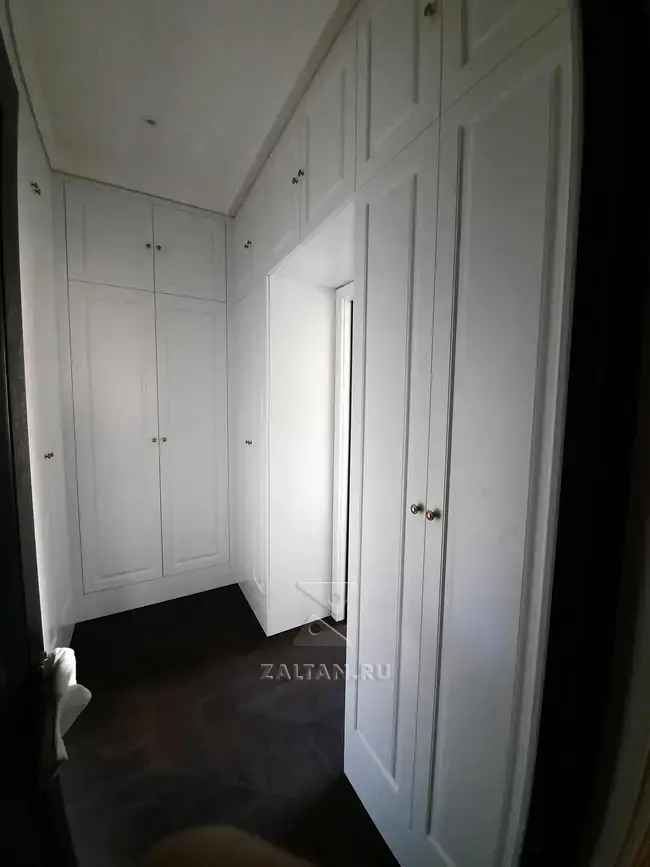 Большая гардеробная комната