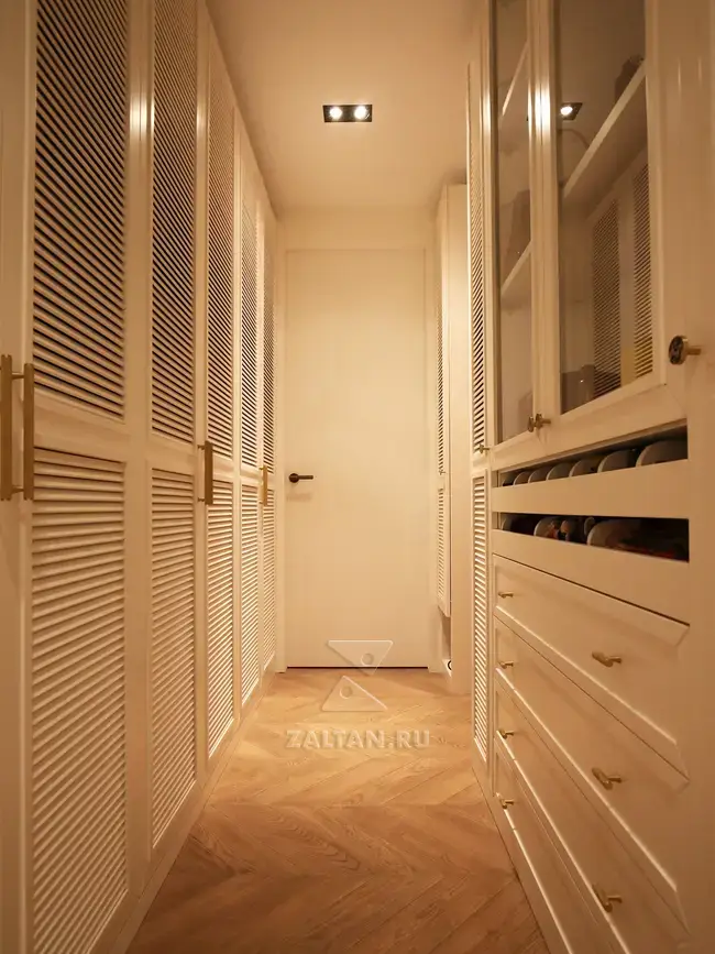 Гардеробная с параллельной планировкой