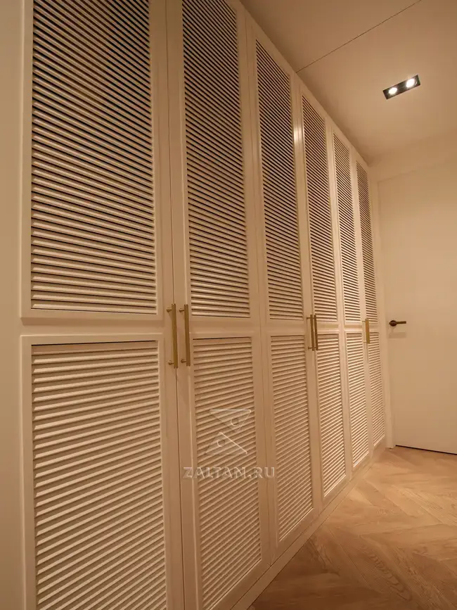 Встроенный жалюзийный шкаф