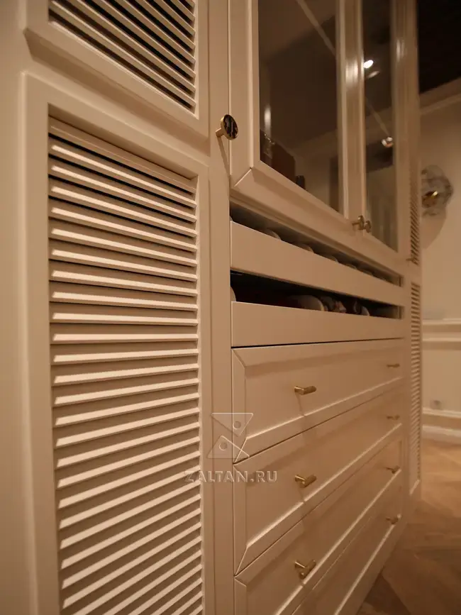 Ящики и выдвижные полки для одежды