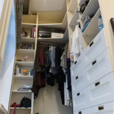 Угловая гардеробная комната