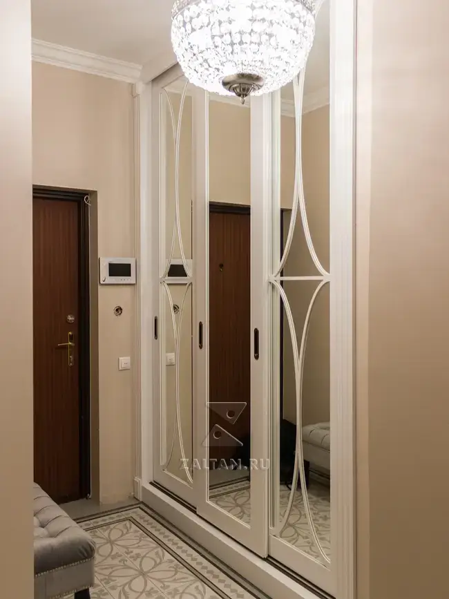 Шкаф в коридор зеркальный