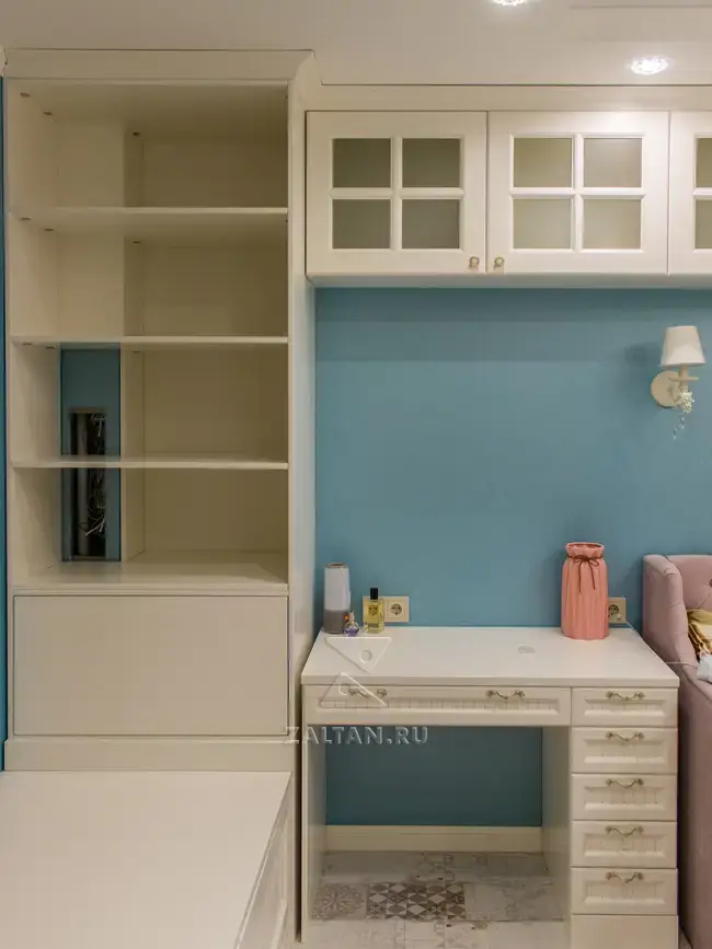 Туалетный столик в детской