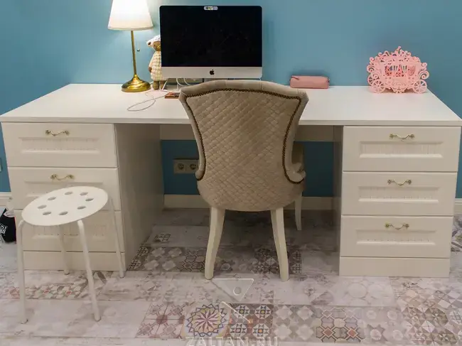 Стол в детскую на заказ