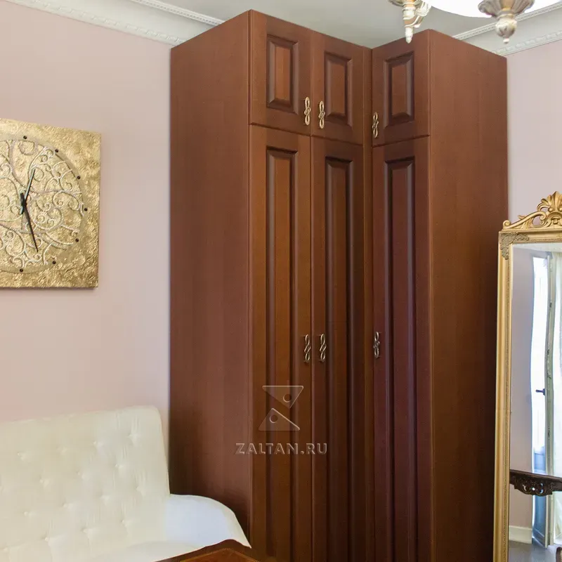 Угловой шпонированный шкаф