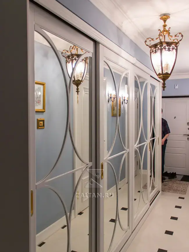 Встроенный шкаф-купе в прихожую