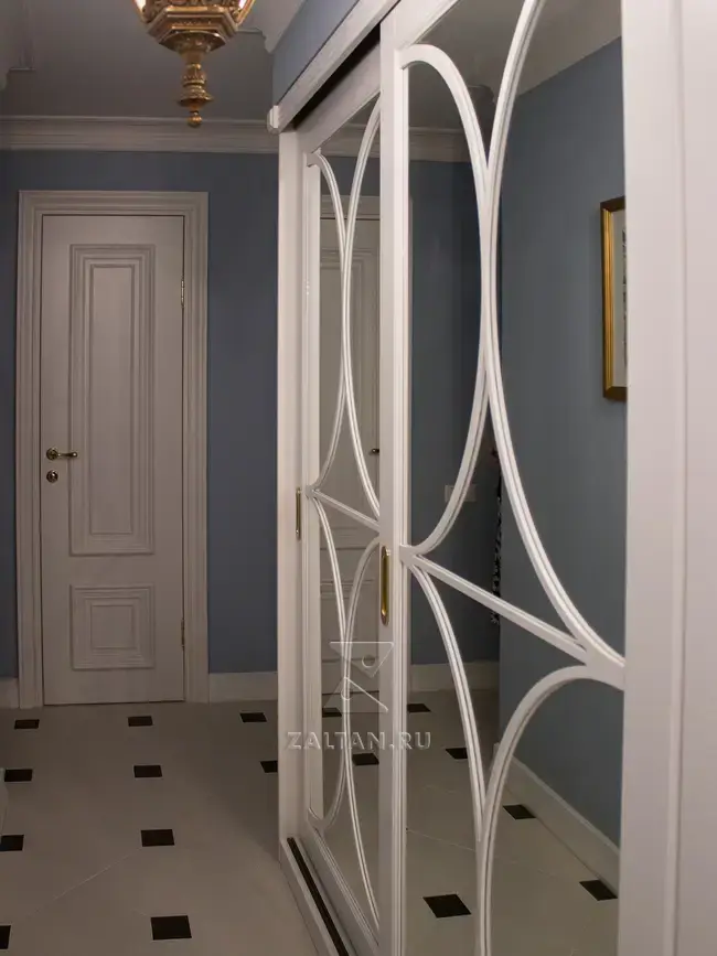 Зеркальный шкаф-купе