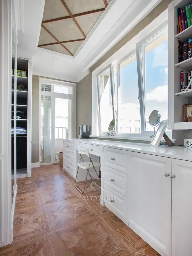 Домашний кабинет в гардеробной