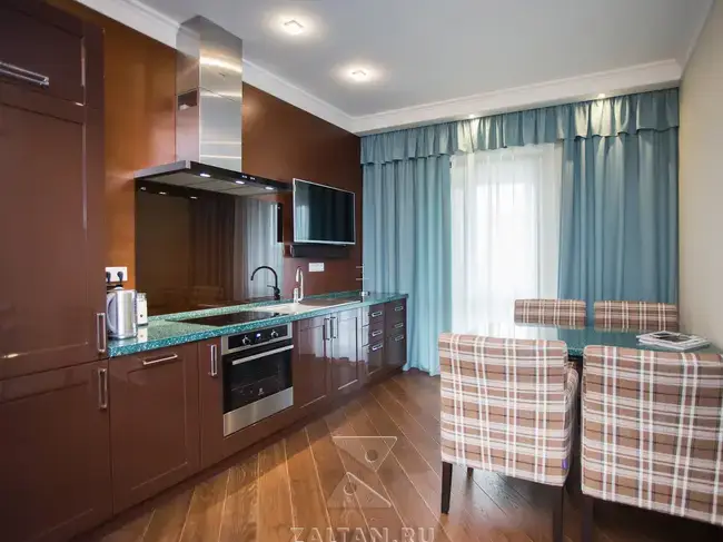 Кухня линейка с глянцевыми фасадами