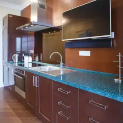 Современная глянцевая кухня из МДФ в эмали