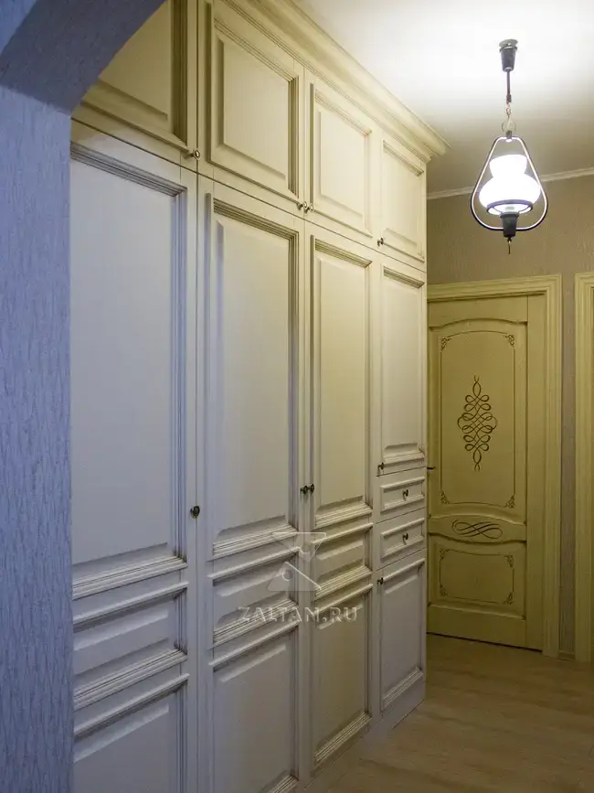Шкаф в коридор