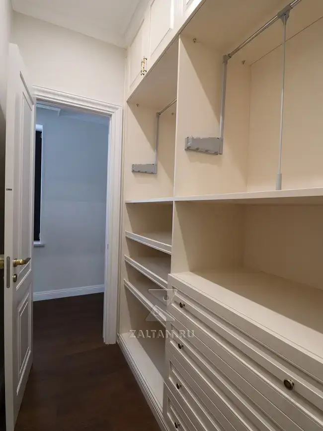 Высокие шкафы с пантографами