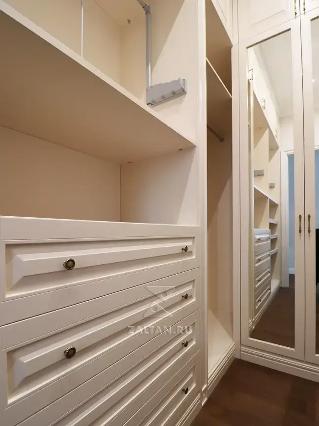 Ящики с фасадами в гардеробной