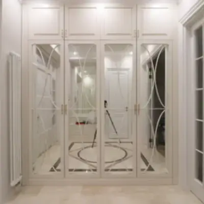 Зеркальный шкаф в прихожую с дугами