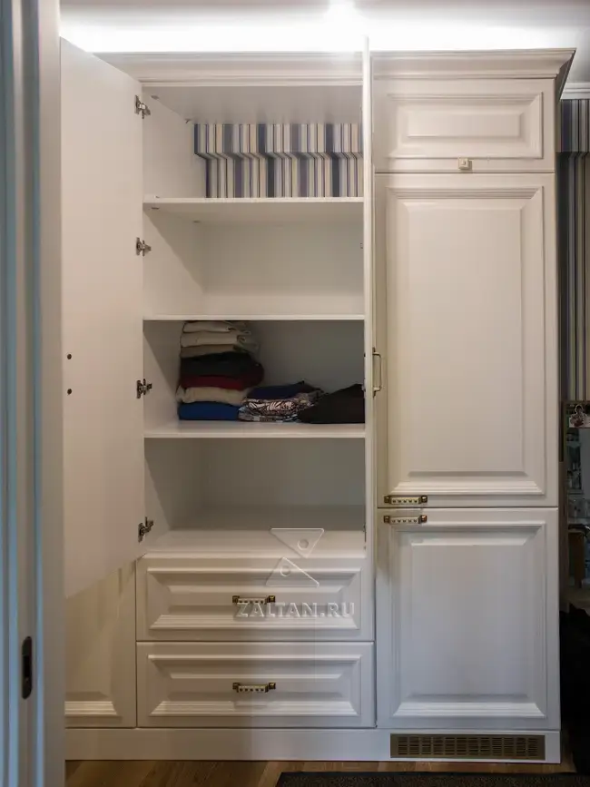 Полки в шкафу