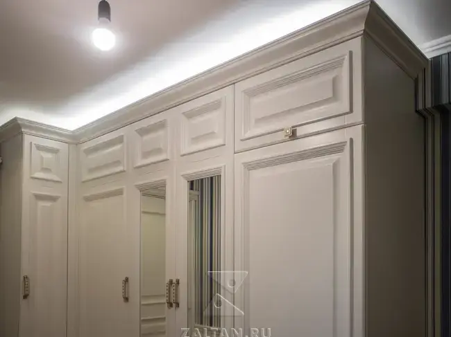 Шкаф с фрезерованными фасадами