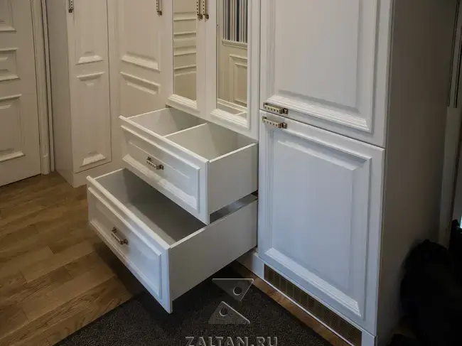 Ящики в шкафу