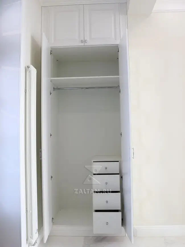 Белый шкаф в прихожую