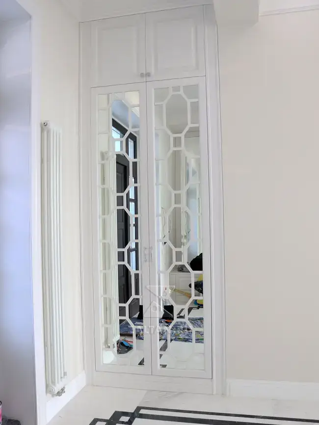 Зеркальный шкаф в прихожую