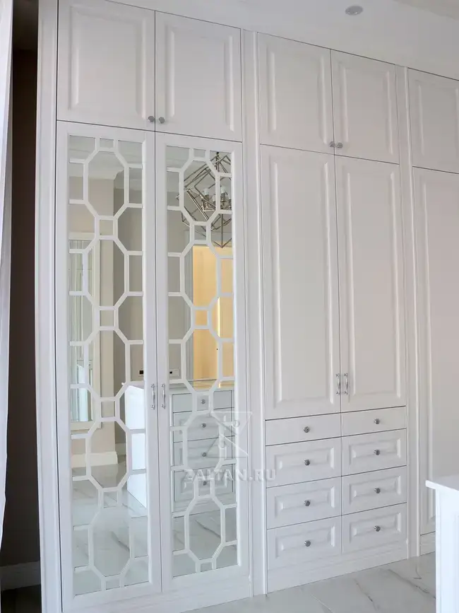 Декоративная раскладка на зеркале