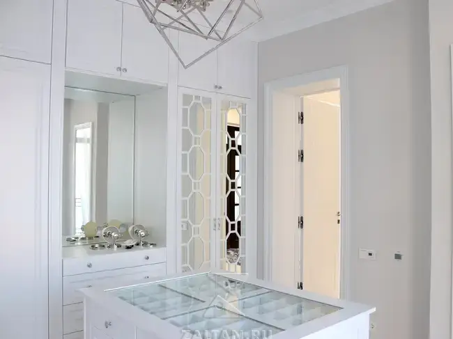 Гардеробная в стиле неоклассика