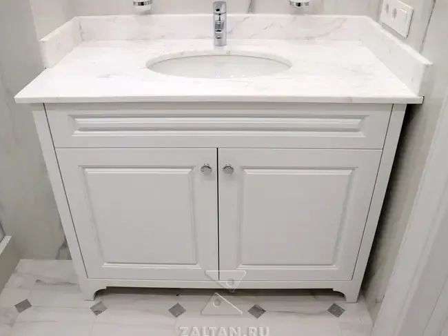 Тумба в ванную на ножках