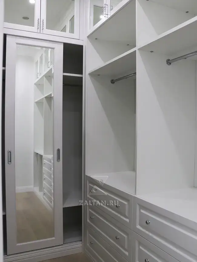 Гардеробная комната классика