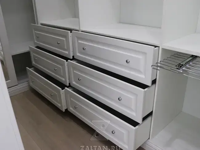 Выдвижные ящики с доводчиками