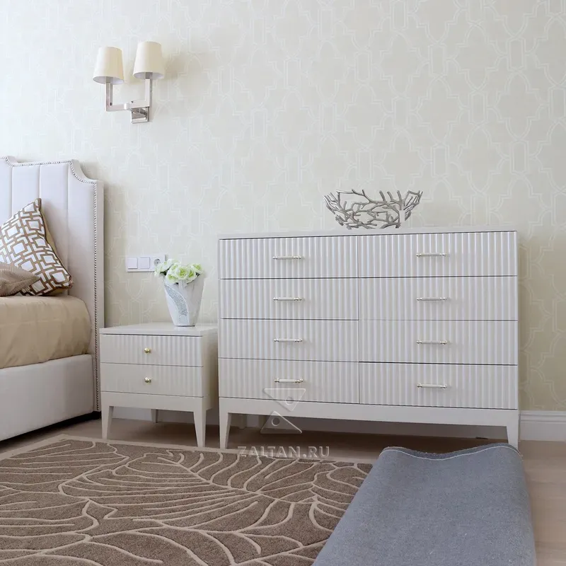 Комод и прикрованые тумбы с фрезеровкой