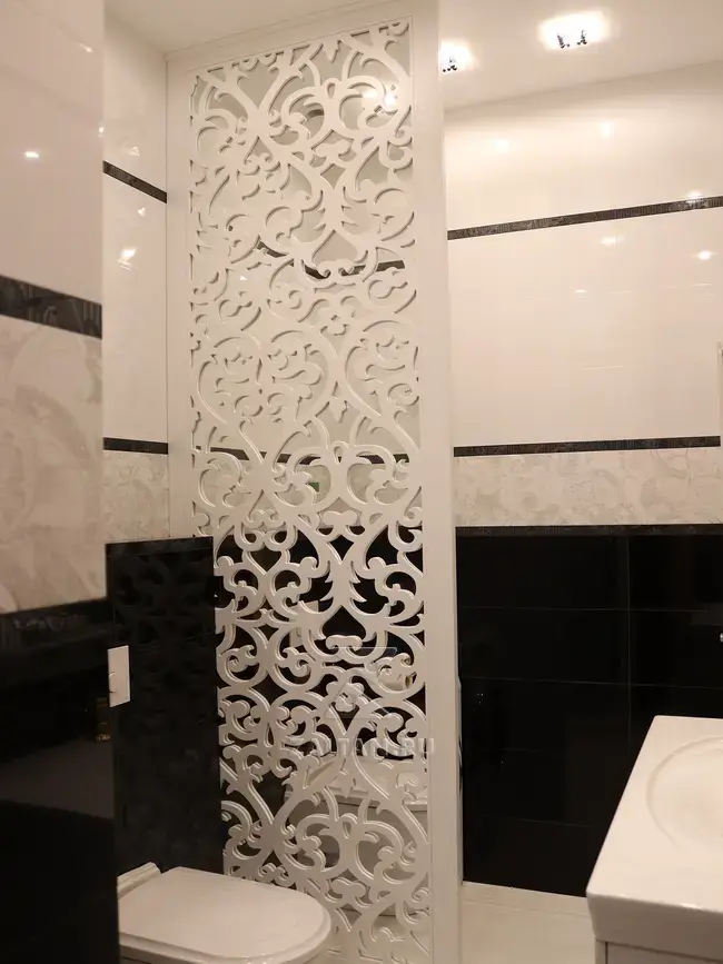 Фрезерованная зеркальная перегородка