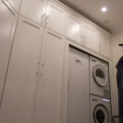 Угловой шкаф в постирочную