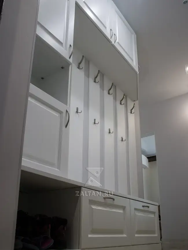 Мебель в прихожую у входа