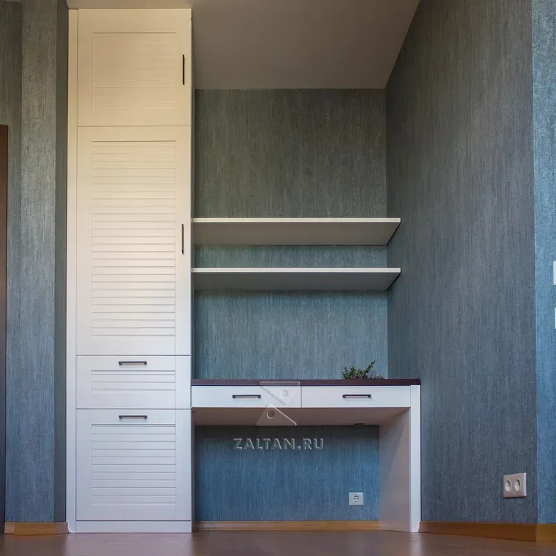 Рабочая зона в комнате подростка