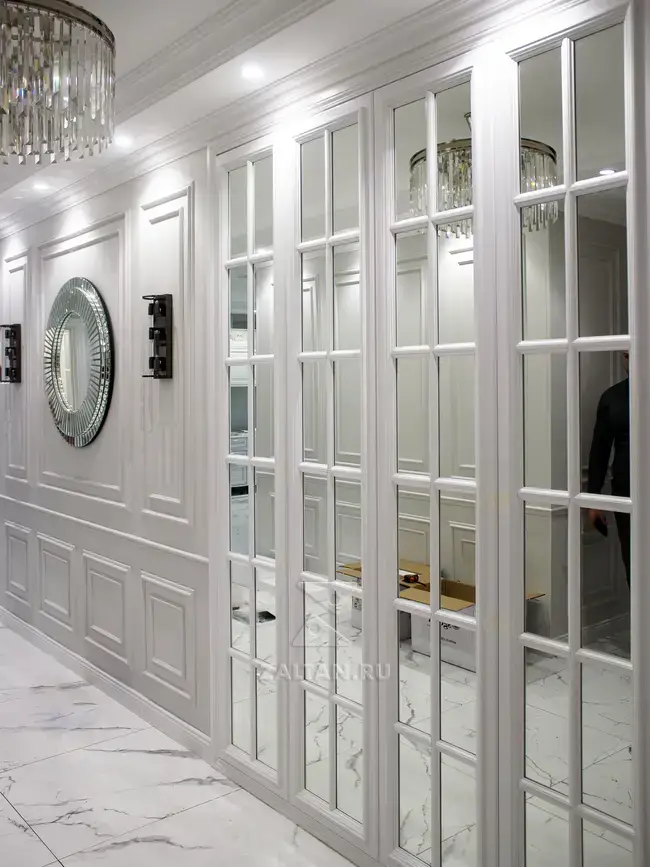 Зеркальный встроенный шкаф