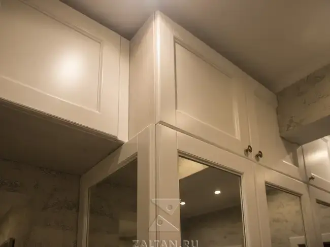 Антресольный ряд в шкафах