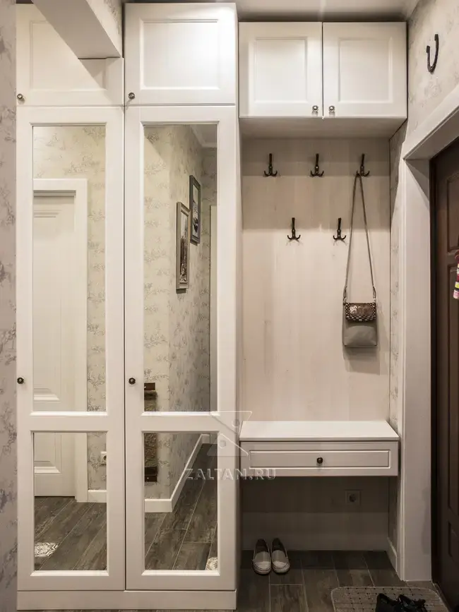 Прихожая с зеркалами