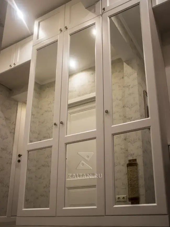 Зеркальный шкаф в прихожую