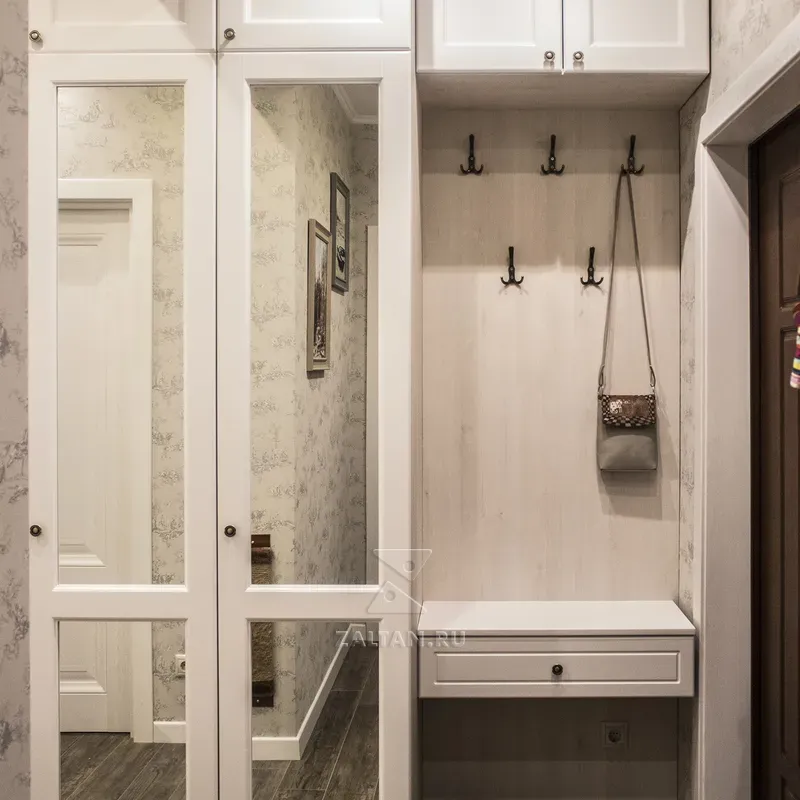 Прихожая с зеркалами