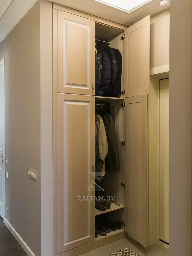 Наполнение шкафа в коридоре