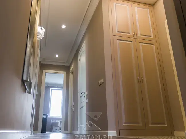 Шкаф в прихожей