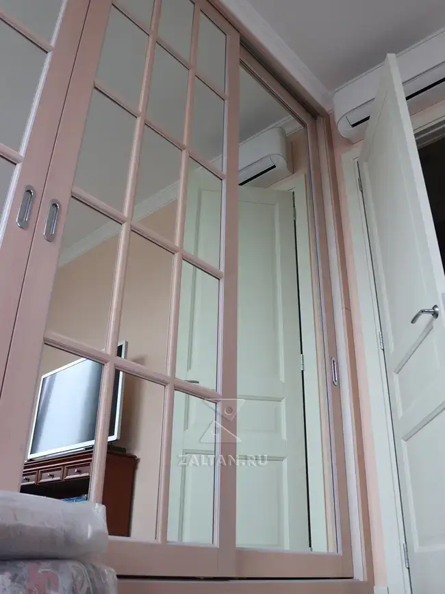 Встроенный шкаф-купе в спальне