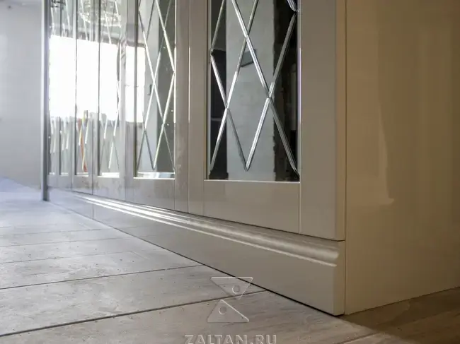 Видимые части корпуса из МДФ в глянце