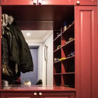 Красная прихожая