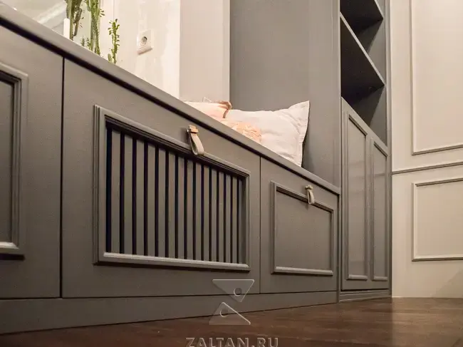 Фасады у радиатора отопления с перформацией