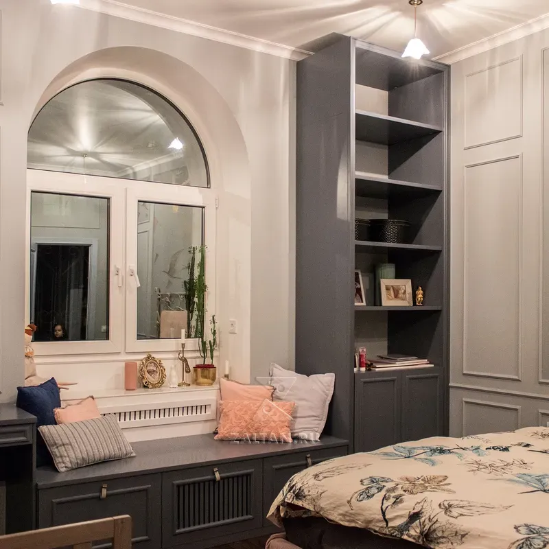 Зона у окна в спальне